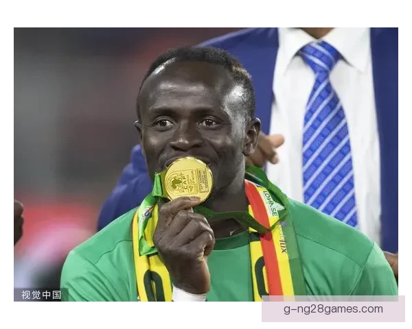 赫克托正式宣布退役结束科隆生涯，告别足球场的辉煌时刻
